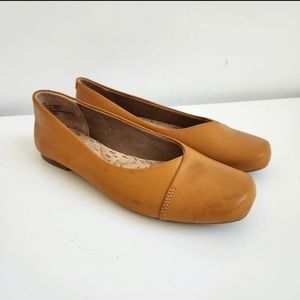 Korks Penelope Vegan Leather Flats 7.5 Camel Slip Ons Comfort Ballet Minimalist